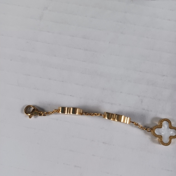 TICVRSS Lucky Clover Bracelet NEW Stainless Steel White & Gold Adult -8.5 Inches - Picture 3 of 10